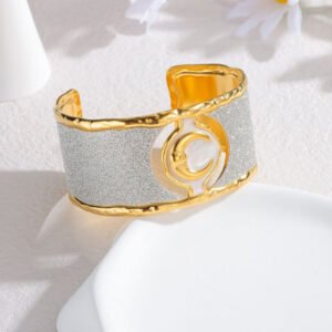 Elegant Spark Cuff – Χειροπέδα με Ασημί Λάμψη